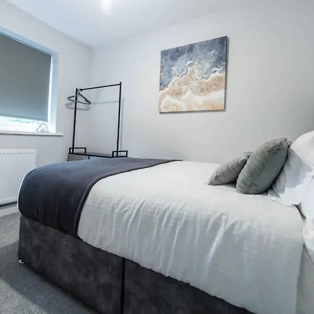 Beautiful, Peaceful, 5 Bedroom With Hot Tub! *