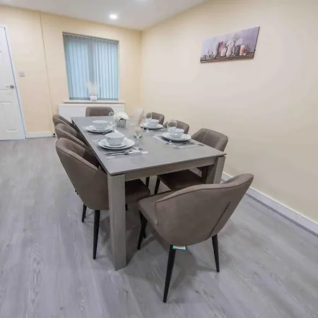 Beautiful, Peaceful, 5 Bedroom With Hot Tub!