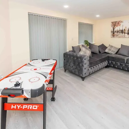 Beautiful, Peaceful, 5 Bedroom With Hot Tub! Manchester