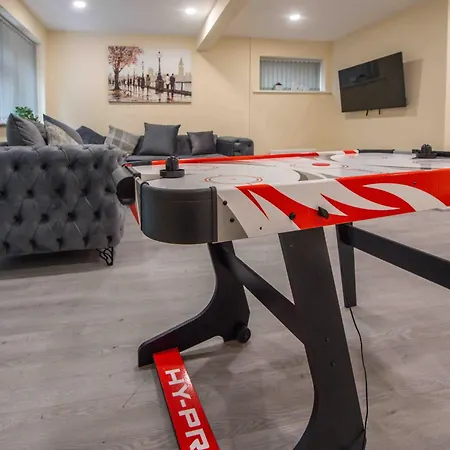 Beautiful, Peaceful, 5 Bedroom With Hot Tub! * Manchester