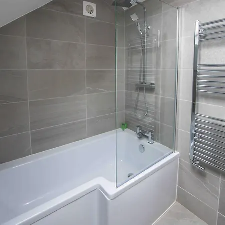 Beautiful, Peaceful, 5 Bedroom With Hot Tub! Hébergement de vacances