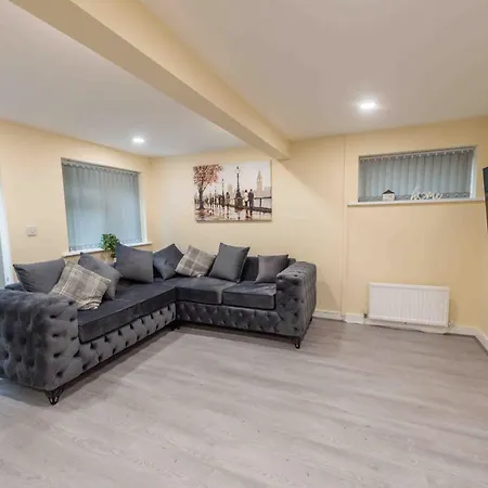 Beautiful, Peaceful, 5 Bedroom With Hot Tub! Hébergement de vacances Manchester