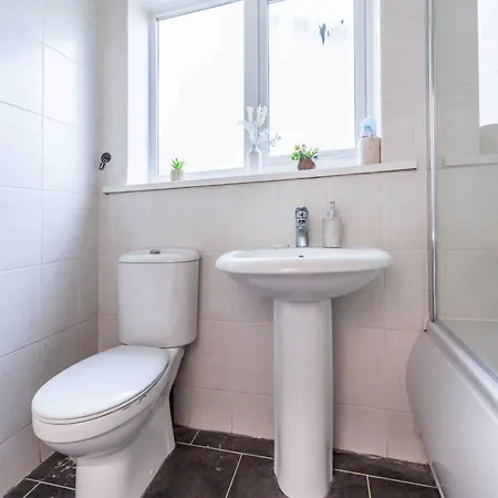 Beautiful, Peaceful, 5 Bedroom With Hot Tub! Manchester