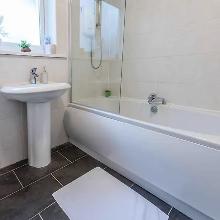 Hébergement de vacances Beautiful, Peaceful, 5 Bedroom With Hot Tub! *