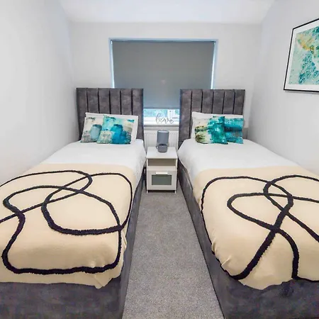 Beautiful, Peaceful, 5 Bedroom With Hot Tub!