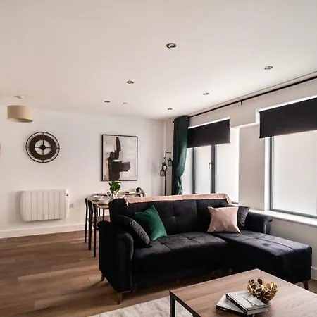 Stayzeni, Alexandra Rise Neat 1br Flat *