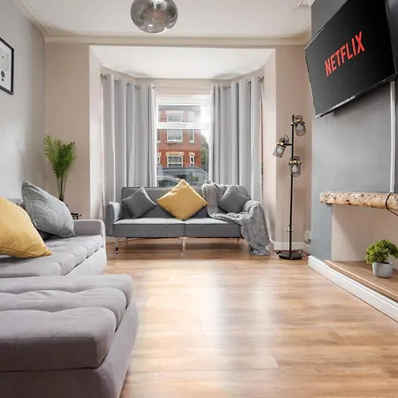 Vibrant & Spacious 3br House, Near & Salford Quays, Free Parking * 曼彻斯特