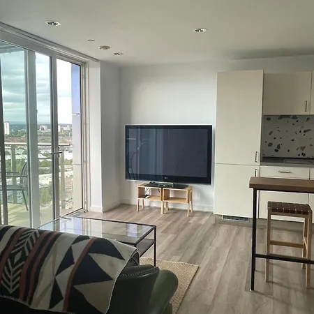 Entire Highrise Hideaway Apartment *