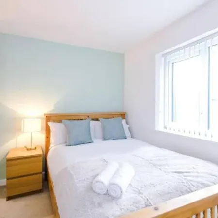 Spacious 4-bed Ferienhaus Manchester