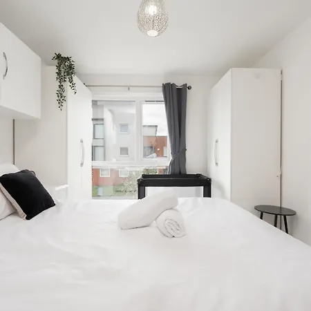 Pool Table - Coop Live Arena, Etihad &