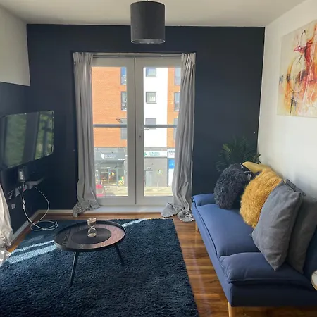 Modern & Stylish With Free Parking *