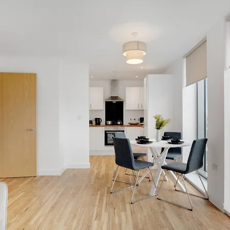 New! Media 2br Free Wifi Apartment