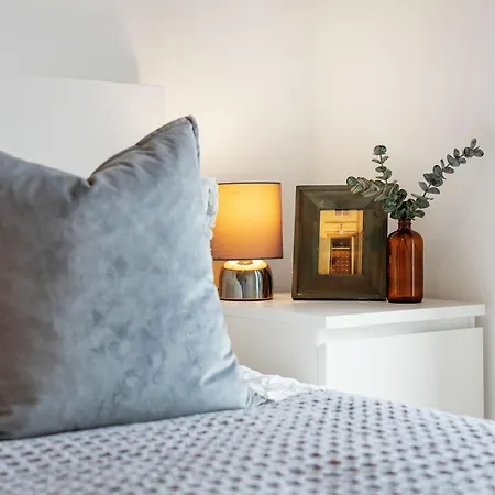 New! Media 2br Free Wifi * Manchester