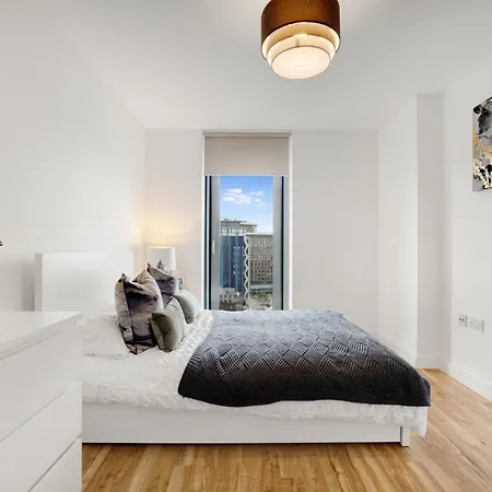New! Media 2br Free Wifi Manchester