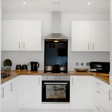 New! Media 2br Free Wifi Apartment