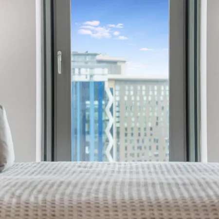 Apartment New! Media 2br Free Wifi