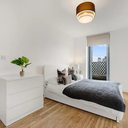 New! Media 2br Free Wifi Apartment *