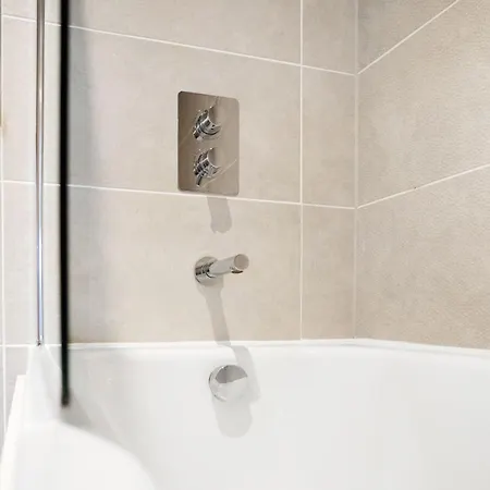 Apartment New! Media 2br Free Wifi
