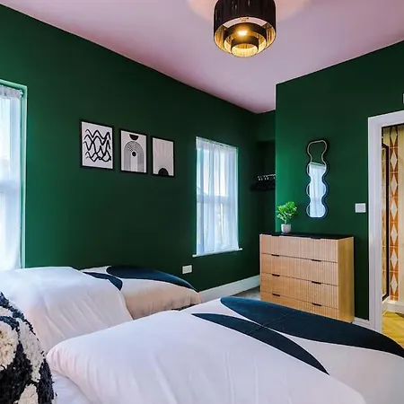 Modern 4-bedroom In * مانشستر