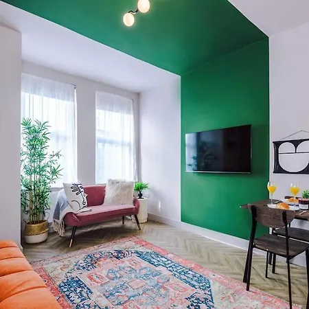 Holiday home Modern 4-bedroom In Manchester