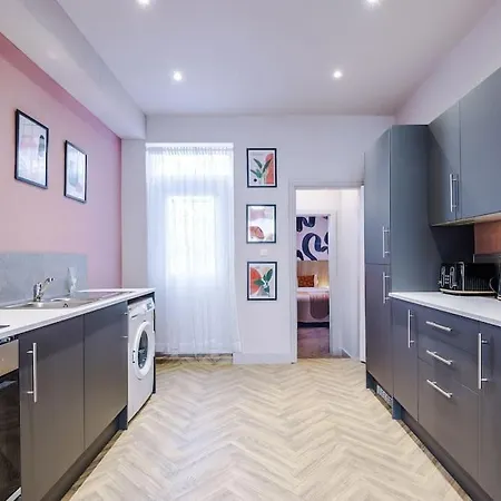 Modern 4-bedroom In Holiday home *