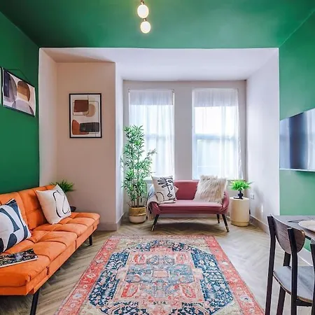Modern 4-bedroom In * Manchester
