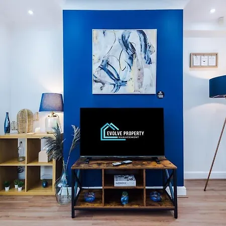 Stylish Home, Games Room, Sleeps 6, Large Driveway, Perfect For Groups Манчестер