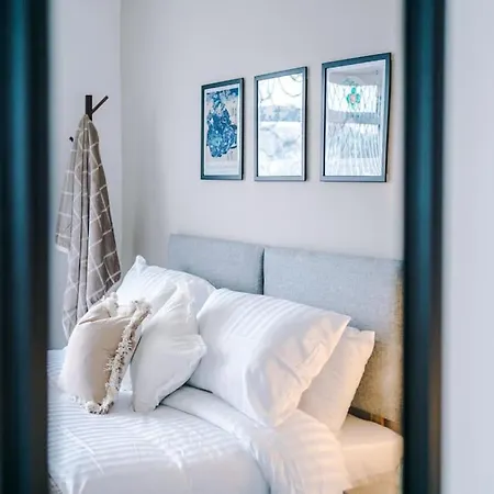Stylish Home, Games Room, Sleeps 6, Large Driveway, Perfect For Groups Манчестер