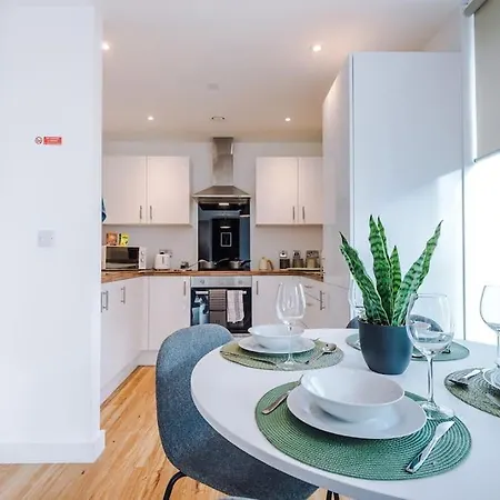 Media 2bed Apartment, Amazing Views, Smart Tv, Perfect For Contractors, Professionals, Families And Leisure Apartment Manchester