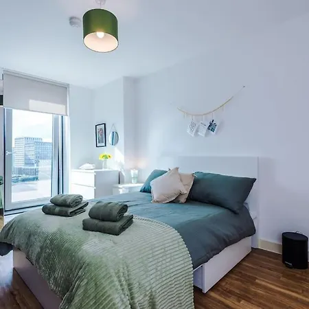 Apartment Media 2bed Apartment, Amazing Views, Smart Tv, Perfect For Contractors, Professionals, Families And Leisure Manchester