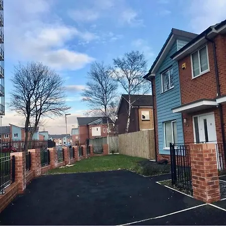 בית נופש Cosy Modern 3-bed Near Etihad, Coop Arena - Ao Arena And Center *