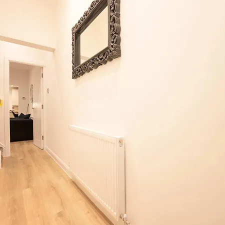 Ferienhaus Newly Refurbished 3bedroom House 15mins To City Centre Manchester