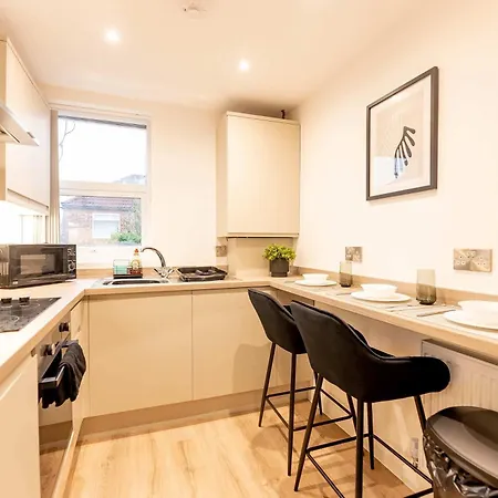 Newly Refurbished 3bedroom House 15mins To City Centre *