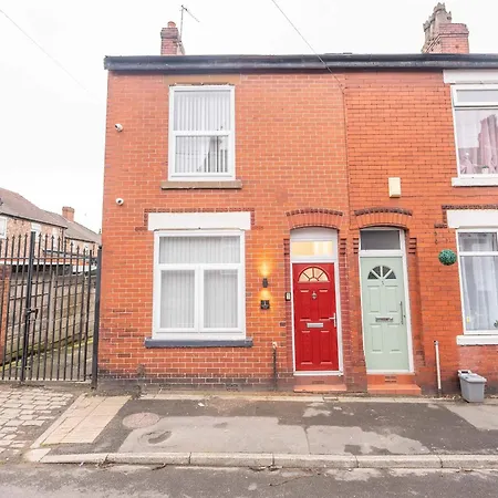 Newly Refurbished 3bedroom House 15mins To City Centre Manchester