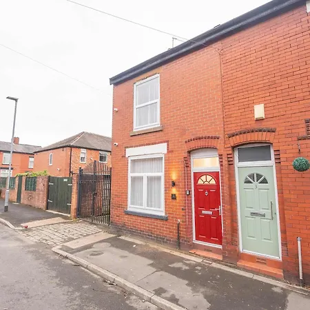 Ferienhaus Newly Refurbished 3bedroom House 15mins To City Centre *