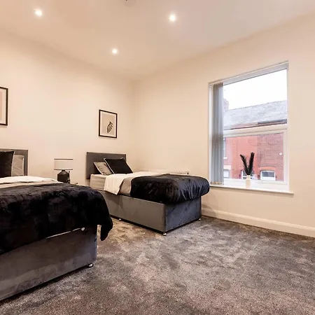 Ferienhaus Newly Refurbished 3bedroom House 15mins To City Centre *