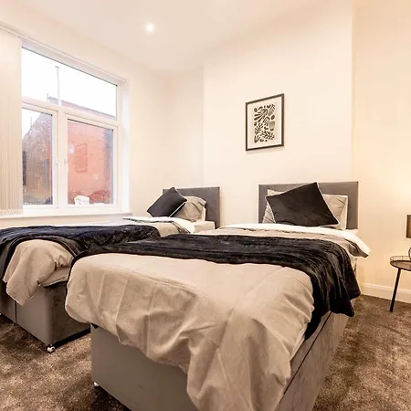 Newly Refurbished 3bedroom House 15mins To City Centre Ferienhaus Manchester