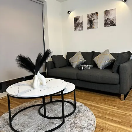 Lägenhet Luxury 2-bed High-rise In With Parking Manchester