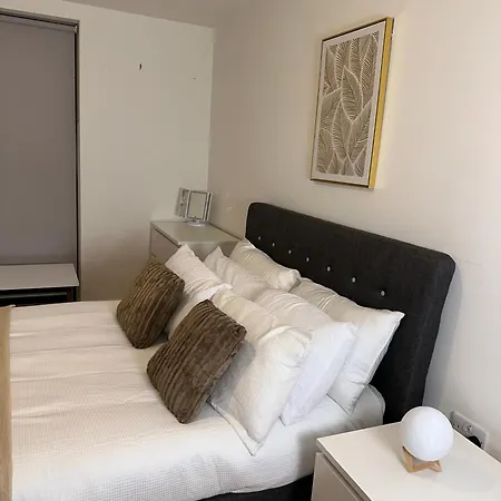 Lägenhet Luxury 2-bed High-rise In With Parking