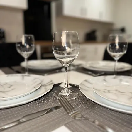 Апартаменты Luxury 2-bed High-rise In With Parking