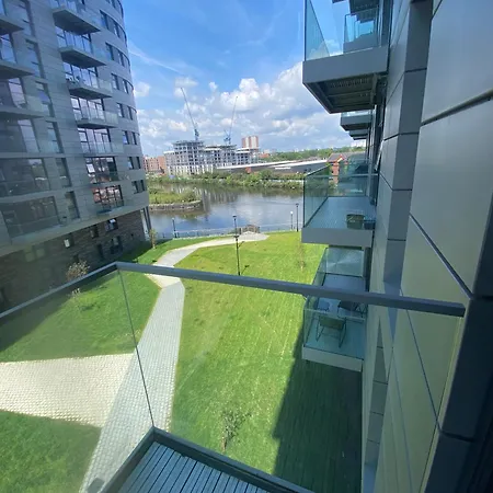 Luxury 2-bed High-rise In With Parking * Манчестер