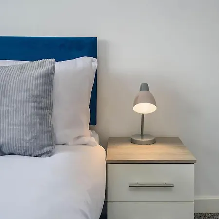 Апартаменты Spacious 4bed Home, Sleeps 10, Pool Table, Parking, Perfect For Groups