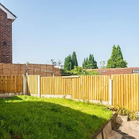 Spacious 4bed Home, Sleeps 10, Pool Table, Parking, Perfect For Groups * Manchester