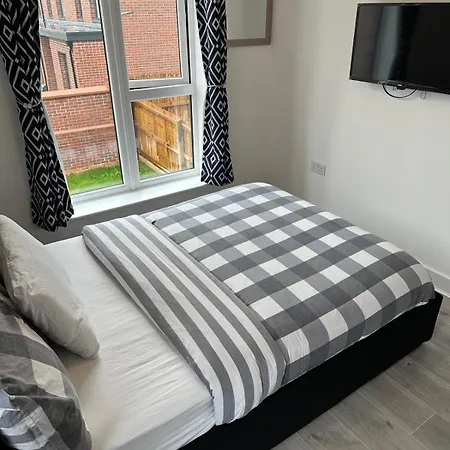 Lush Double With Shared Bathroom Alloggio in famiglia *