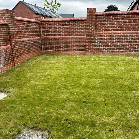 Lush Double With Shared Bathroom Alloggio in famiglia *