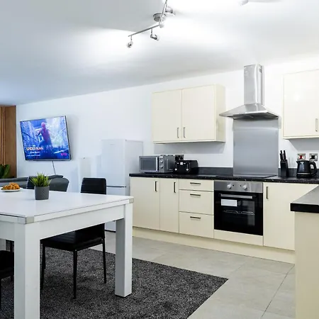Spacious Ground Floor Near Old Trafford Stadium Apartament