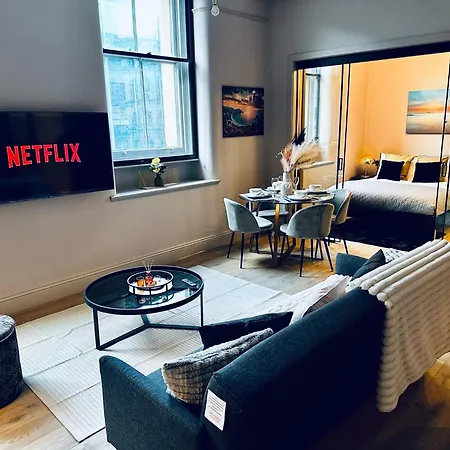 Stunning 2br In Chinatown Apartment