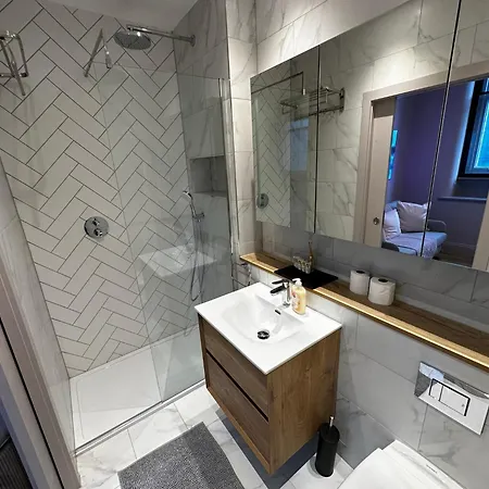 Stunning 2br In Chinatown Apartment