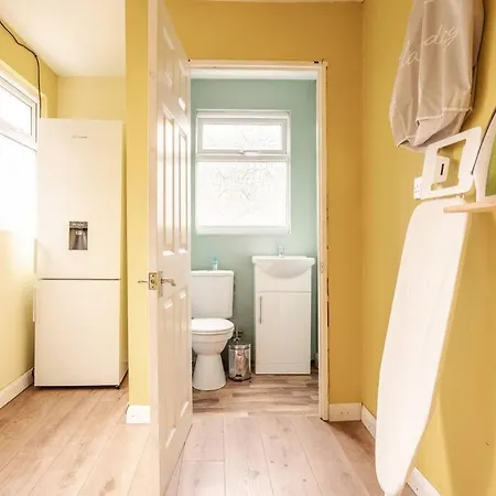 Ideal Long Retreat - Free Parking - Pool Table * Manchester