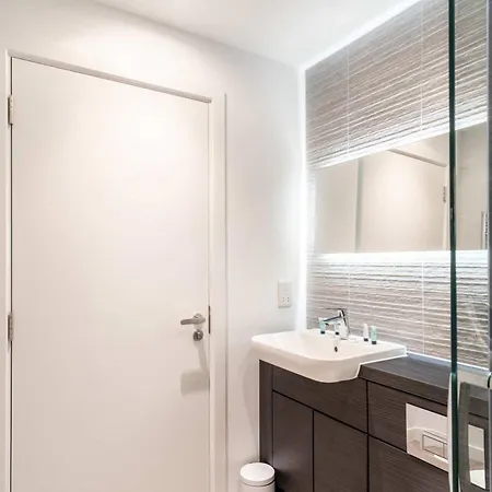 Contemporary 2 Bed Central Appartement *